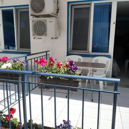 The Blue - In A Complex Next To The By Flаt Manаger * 帕莫瑞